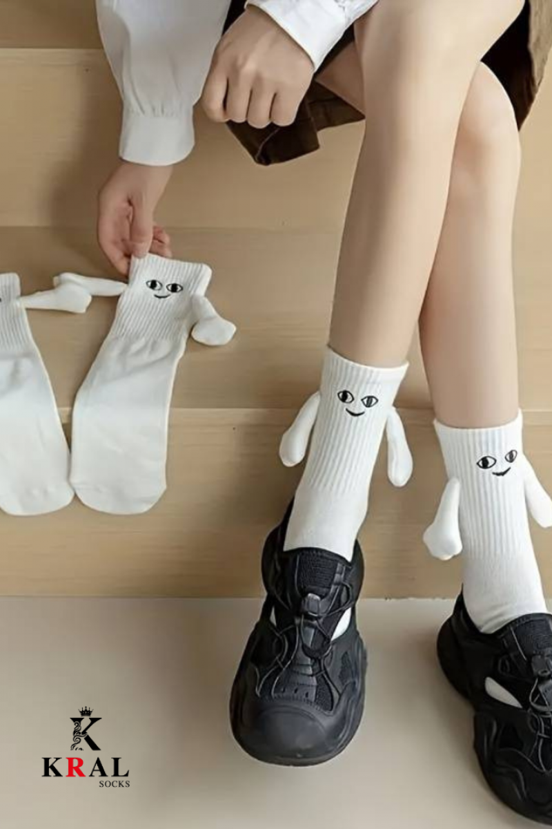 Kadın - Erkek Sevgili Çorabı Mıknatıslı Elele Tutuşan Çorap (2 ÇİFT) HEDİYE KUTULU Kadın - Erkek Sevgili Çorabı Mıknatıslı Elele Tutuşan Çorap (2 ÇİFT) HEDİYE KUTULU