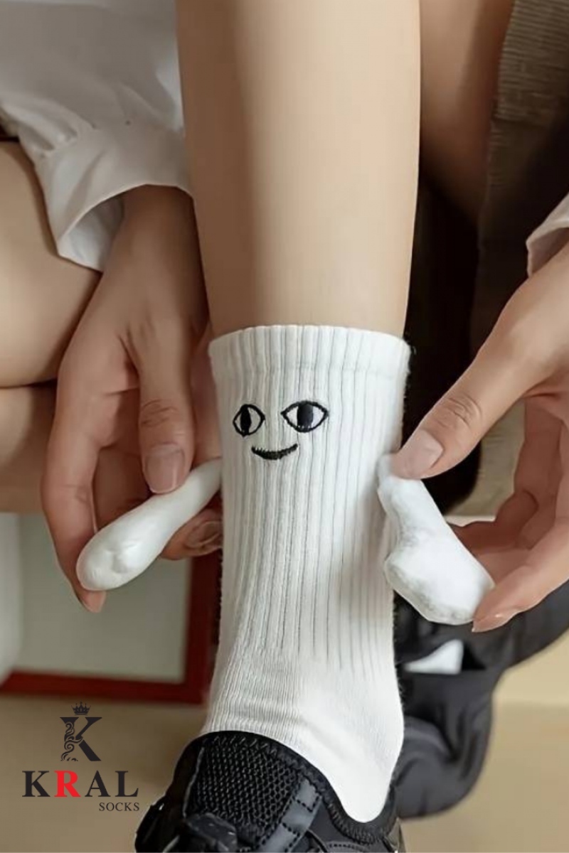 Kadın - Erkek Sevgili Çorabı Mıknatıslı Elele Tutuşan Çorap (2 ÇİFT) HEDİYE KUTULU Kadın - Erkek Sevgili Çorabı Mıknatıslı Elele Tutuşan Çorap (2 ÇİFT) HEDİYE KUTULU